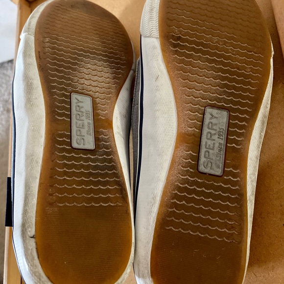 🤩GREY SPERRY’S SHOES🤩 - Picture 3 of 4